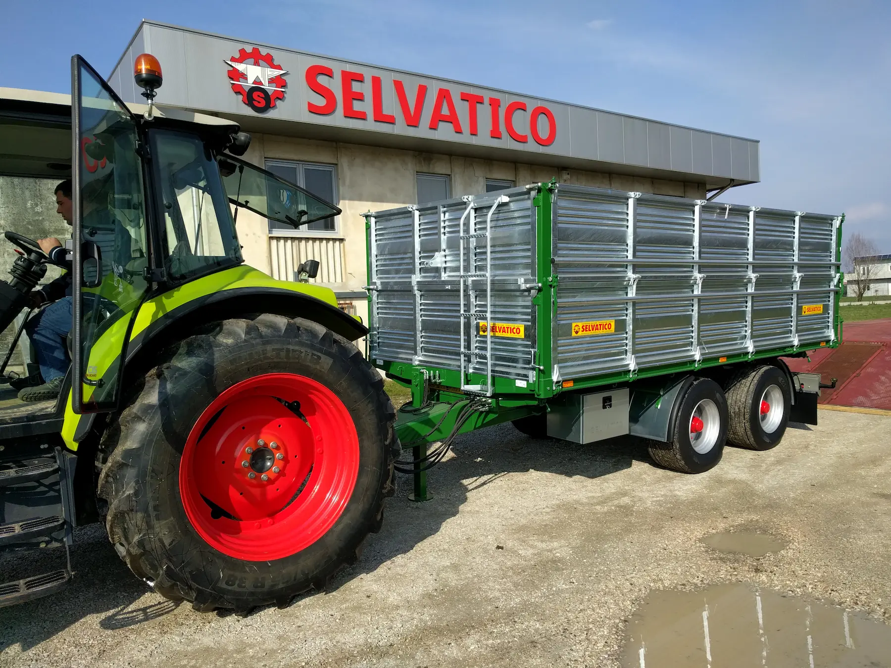 D10T-verde-rimorchi-selvatico-rimorchi-davanti-trattore